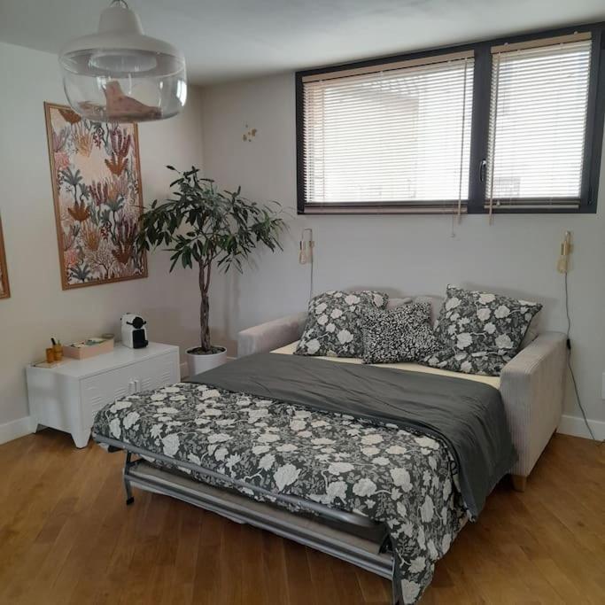 Apartamento Joli Studio Avec Stationnement Gratuit Dans La Rue Le Mans Exterior foto